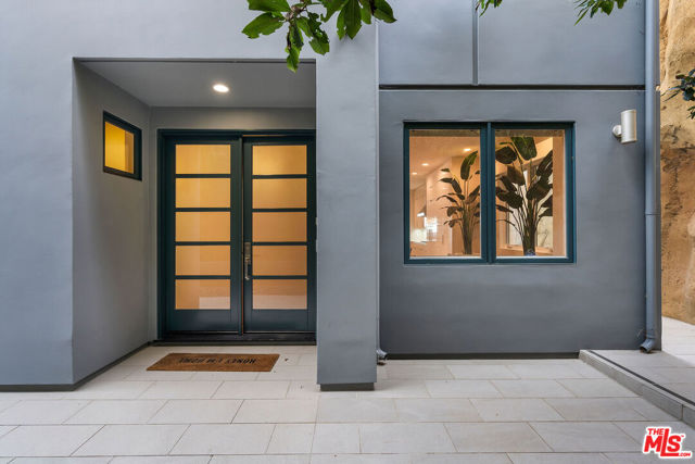 22065 Pacific Coast Highway, Malibu CA: https://media.crmls.org/mediaz/89651458-40d3-49f4-99f2-34ffa820bc54.jpg
