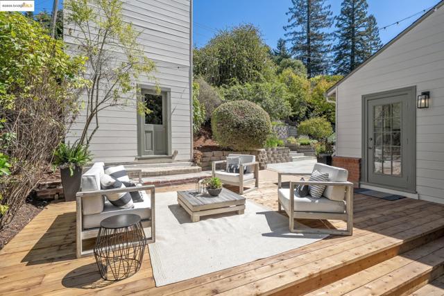 1301 Mountain Blvd, Oakland CA: https://media.crmls.org/mediaz/896590a1-3482-493b-8340-776391c2ecf2.jpg
