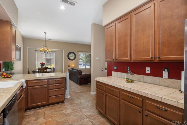 1468 Levant Lane, Chula Vista CA: https://media.crmls.org/mediaz/89659a9b-1730-4cb8-b7c4-18db5c6fb92a.jpg