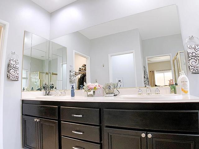 45120 Eagle Crest Court, Indio CA: https://media.crmls.org/mediaz/8965b2d0-008f-4a6a-bfa5-c8ef81d8913c.jpg
