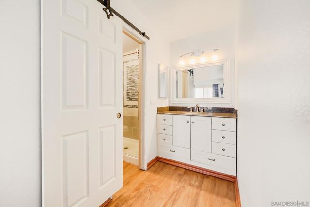 6433 La Paloma Street, Carlsbad CA: https://media.crmls.org/mediaz/8965e811-d555-45c7-b398-83d81e0d5aac.jpg