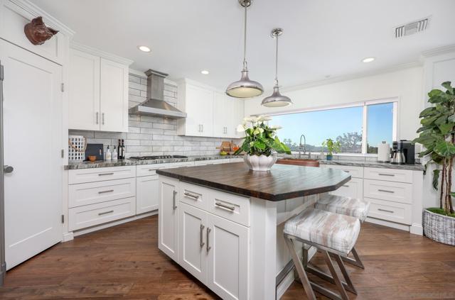 4788 Lee Ave, La Mesa CA: https://media.crmls.org/mediaz/896620a6-20e5-4c18-a93e-6176ed78fc5c.jpg