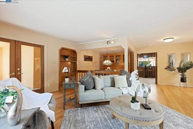 30261 Palomares Rd, Castro Valley CA: https://media.crmls.org/mediaz/89665fa4-5098-4e49-83b0-82150016e0ec.jpg