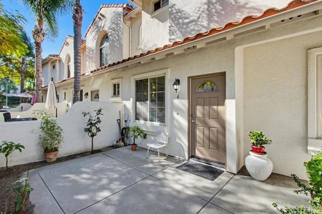 Detail Gallery Image 5 of 37 For 4002 Craven Rd #4,  Oceanside,  CA 92057 - 3 Beds | 2/1 Baths