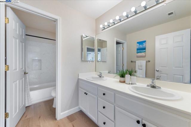 5200 N Forestdale Cir, Dublin CA: https://media.crmls.org/mediaz/8967301f-81e6-484e-964f-f03673586438.jpg