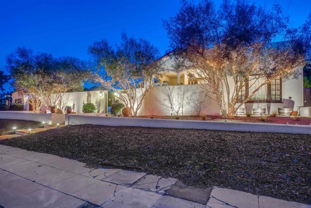 Detail Gallery Image 4 of 48 For 3217 Goldsmith St, San Diego,  CA 92106 - 5 Beds | 4 Baths