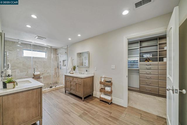 732 Graham Ct, Danville CA: https://media.crmls.org/mediaz/896759c1-18ff-42c6-bab2-0c9bb49c6304.jpg