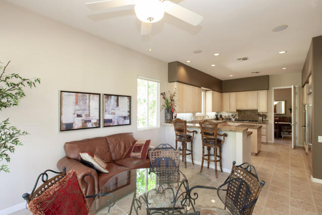 48145 Paso Tiempo Lane, La Quinta CA: https://media.crmls.org/mediaz/89678d40-d929-4ad9-81e3-9c0c3a81d1c4.jpg