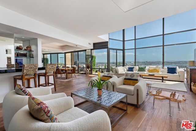 4335 Marina City Drive, Marina del Rey CA: https://media.crmls.org/mediaz/896797d3-c877-435b-969a-f599e25c28e0.jpg