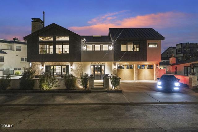 3256 Ocean Drive, Oxnard CA: https://media.crmls.org/mediaz/8968f4e9-55ec-4298-9381-f037d19d5844.jpg