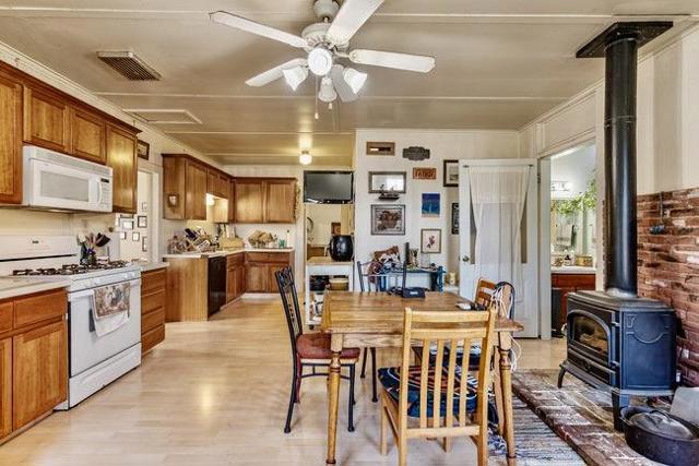 610 San Felipe Road, Gilroy CA: https://media.crmls.org/mediaz/8969d96f-16b0-47e8-823d-c261b9befc27.jpg