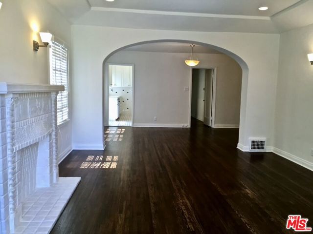 347 N Curson Avenue, Los Angeles CA: https://media.crmls.org/mediaz/896a55d2-f8eb-40c0-88cc-c9a74bf2f6b8.jpg