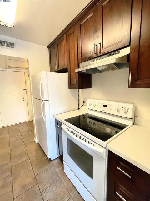 Image 3 of 16 For 470 Civic Dr  207
