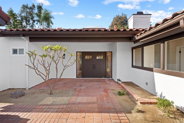 3565 Avenida Amorosa, Escondido CA: https://media.crmls.org/mediaz/896abf59-73e2-4b17-8cc0-55808296cdbf.jpg