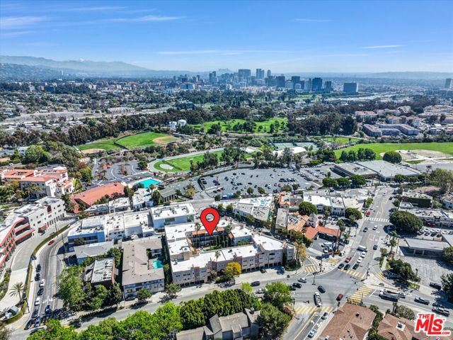 11670 W Sunset Boulevard, Los Angeles CA: https://media.crmls.org/mediaz/896ad500-edc3-4346-bd68-e05c855092e6.jpg
