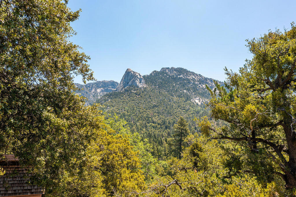 https://media.crmls.org/mediaz/896b18d5-bcca-4378-99d2-7f63d217d9c5.jpg?preset=X-Large