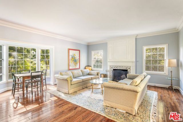 3734 Longridge Avenue, Sherman Oaks CA: https://media.crmls.org/mediaz/896b3be2-3e78-4f10-a402-23fa0b46a2a8.jpg