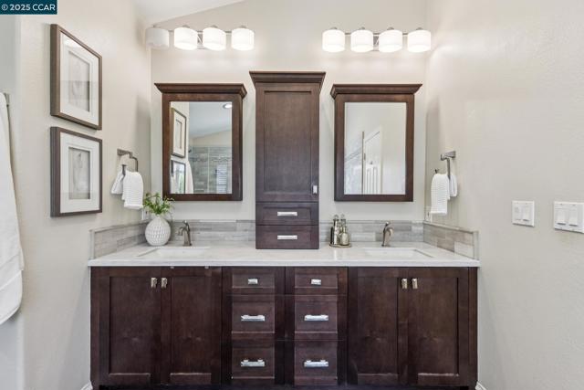 2232 Normandy Cir, Livermore CA: https://media.crmls.org/mediaz/896b3e30-f25b-493b-86cb-8e35d3a59ba9.jpg