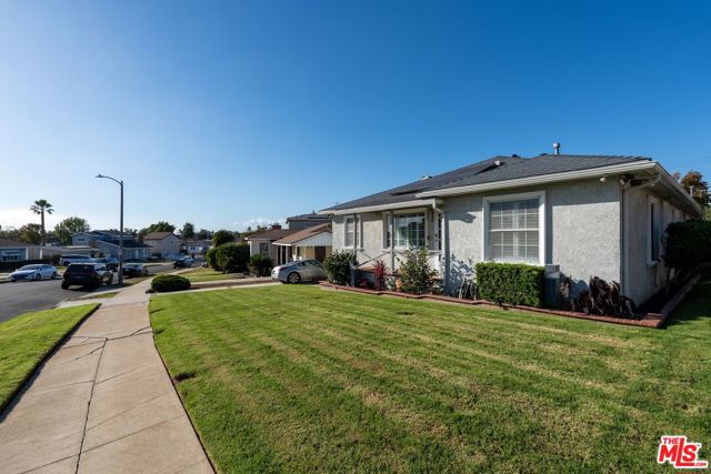 2031 W 98th Street, Los Angeles CA: https://media.crmls.org/mediaz/896b4155-2466-4f4a-8c91-95988f8c5ca0.jpg
