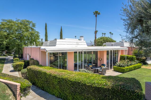 47432 Medina W Drive, Palm Desert CA: https://media.crmls.org/mediaz/896b5e6b-d9ba-4f9e-9e27-990d6390c114.jpg