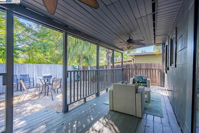 2082 Overhill Rd, Concord CA: https://media.crmls.org/mediaz/896c580a-8bb5-442a-b937-2c508c125583.jpg