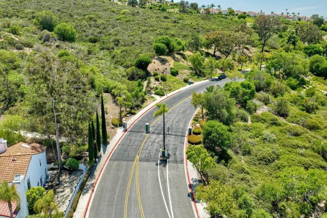 3737 Hillview Way, Oceanside CA: https://media.crmls.org/mediaz/896cc38b-501d-44d8-a04c-01d49626ef67.jpg
