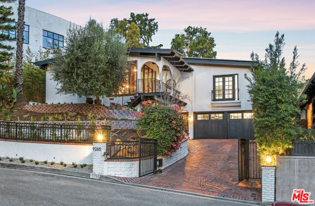 9265 Thrush Way, Los Angeles CA: https://media.crmls.org/mediaz/896ccb05-a809-4d28-aca1-addebd1d7ec4.jpg