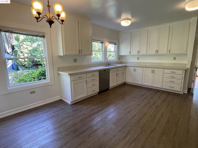 1159 Winsor, Piedmont CA: https://media.crmls.org/mediaz/896cf5e1-b697-47ec-97cf-eeaaab136e72.jpg
