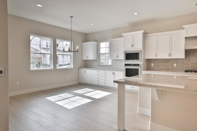 591 Santa Lucia Way, Marina CA: https://media.crmls.org/mediaz/896d44be-646e-4a8a-9f8d-79b70e623b6b.jpg