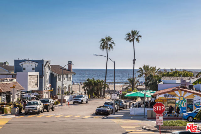 short block away from the ocean, dining and shops