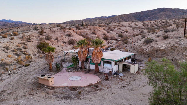 67601 Pierson Boulevard, Desert Hot Springs CA: https://media.crmls.org/mediaz/896d870b-99d0-4613-be01-59aff0d909da.jpg