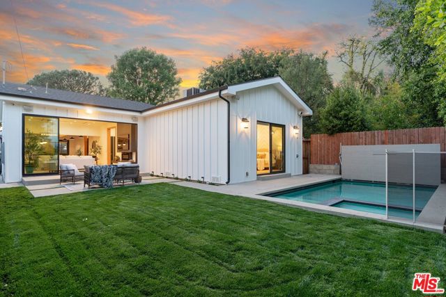 5522 Buffalo Avenue, Sherman Oaks CA: https://media.crmls.org/mediaz/896d8d79-55ce-442f-8647-03a3bcc7cc51.jpg