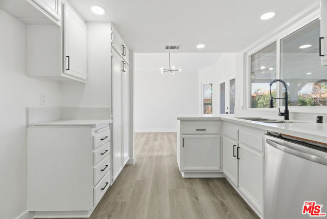 3531 Southview Court, Palmdale CA: https://media.crmls.org/mediaz/896dac50-5bba-438e-b5ce-0bb361fdf92c.jpg