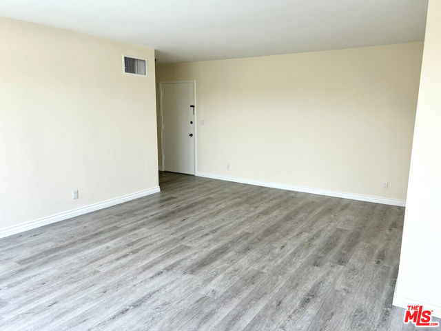 1440 Reeves Street, Los Angeles CA: https://media.crmls.org/mediaz/896eeef1-ac02-4a89-a1ee-bcb048451171.jpg
