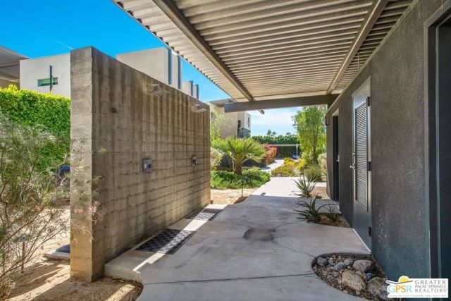 173 The riv, Palm Springs CA: https://media.crmls.org/mediaz/896f0d4a-5182-44d8-bea7-64a6ddef269c.jpg