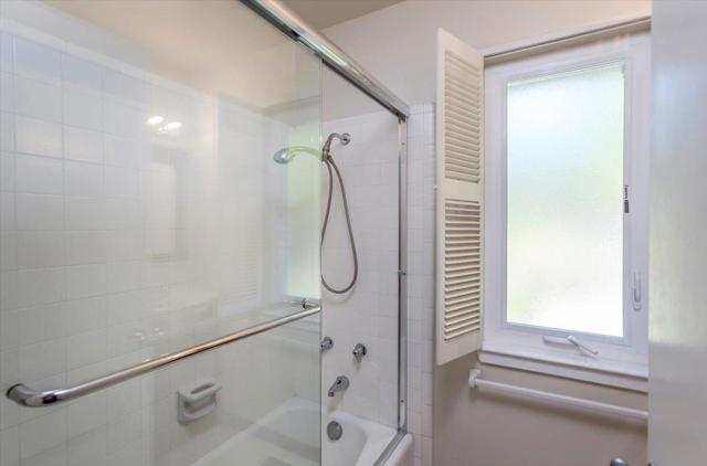 13434 Old Oak Way, Saratoga CA: https://media.crmls.org/mediaz/896f2b10-ed14-49b1-94f9-ee546553ca50.jpg