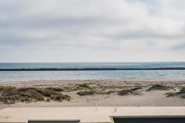 3300 Ocean Drive, Oxnard CA: https://media.crmls.org/mediaz/896f6653-ac22-48fd-aa1d-a0ee3383ce48.jpg