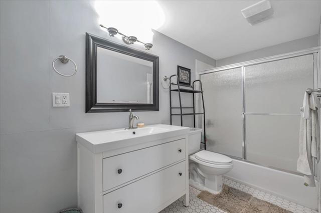 8245 Golf Links Road, Oakland CA: https://media.crmls.org/mediaz/896f7790-af66-4e3f-a23e-eceedd1b65fe.jpg