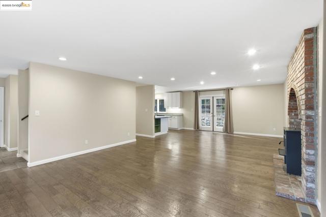 2136 Silver DR, Arnold CA: https://media.crmls.org/mediaz/896f7df7-56b7-4ba9-a4bb-262aed37fabe.jpg