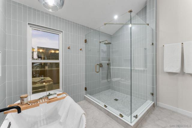 16048 Via Viajera, Rancho Santa Fe CA: https://media.crmls.org/mediaz/896f8240-0a74-4d33-bf47-2fee29d103aa.jpg