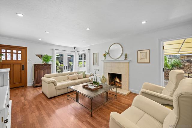 260 27Th St, Del Mar CA: https://media.crmls.org/mediaz/896fcf1e-643a-47f9-857d-85a964e28ebf.jpg