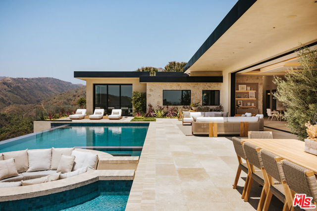 13674 Bayliss Road, Los Angeles CA: https://media.crmls.org/mediaz/897055b1-ef80-4c88-a017-fb62263d5455.jpg