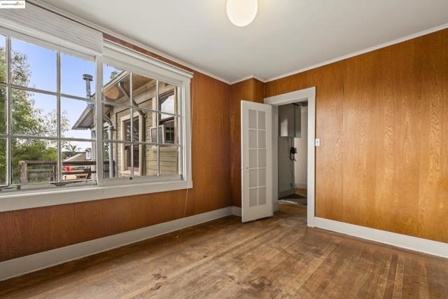 3050 Shattuck, Berkeley CA: https://media.crmls.org/mediaz/89705640-85fa-46e9-84e8-4ef0cf0dbc51.jpg