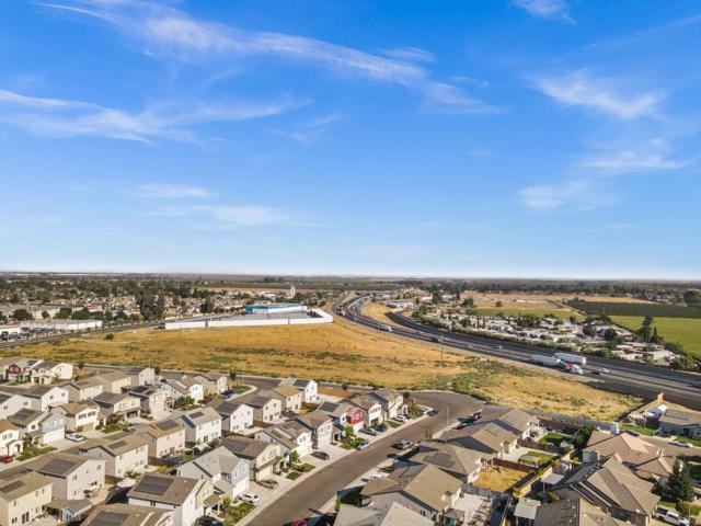 1340 Crimson Place, Manteca CA: https://media.crmls.org/mediaz/8970ccc5-9f75-47a6-b8fb-68979bc75551.jpg