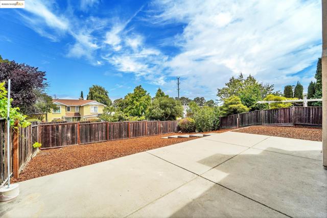 1764 Primrose Ln, Pinole CA: https://media.crmls.org/mediaz/89712896-ff50-4f14-831e-078f049ea2d9.jpg