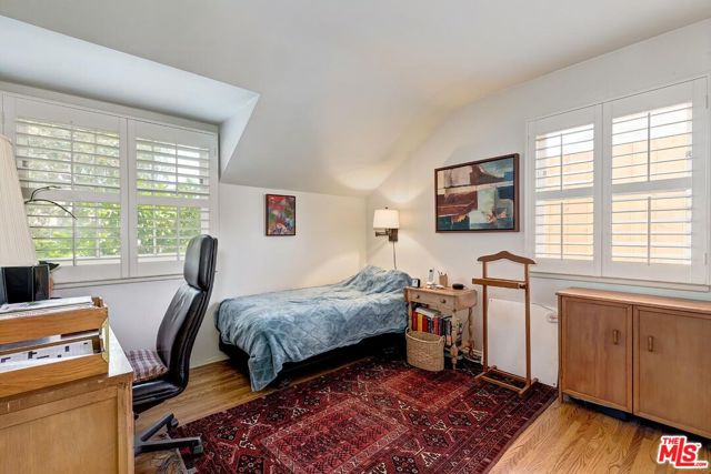3238 Corinth Avenue, Los Angeles CA: https://media.crmls.org/mediaz/89713a76-1015-4247-94dc-2adcb430f7be.jpg