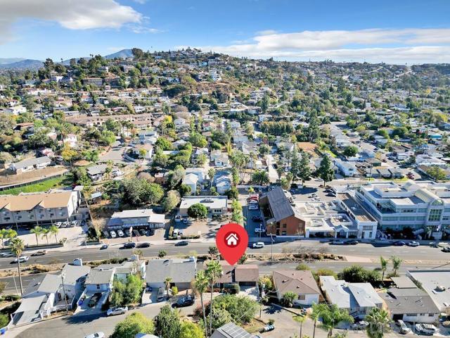 7861 Cimarron Ln, La Mesa CA: https://media.crmls.org/mediaz/897152ff-6e3e-4765-a0bd-e003c918a62d.jpg