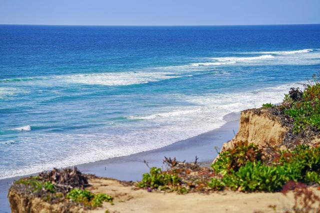 931 Ocean Ave, Del Mar CA: https://media.crmls.org/mediaz/8971c155-d2c0-4e44-83bd-716d03241fdd.jpg