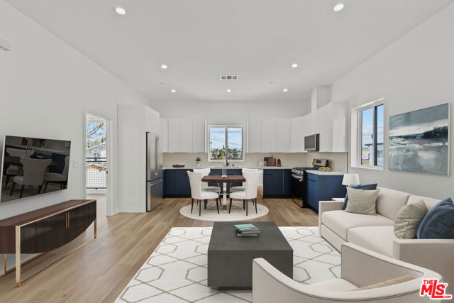 2919 Burnside Avenue, Los Angeles CA: https://media.crmls.org/mediaz/8971d24c-1f68-4472-8feb-75b580447f5f.jpg