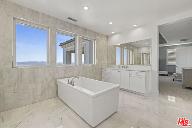 20162 W Cromwell Way, Porter Ranch CA: https://media.crmls.org/mediaz/8971f0df-1320-4ddf-8424-c393294df476.jpg